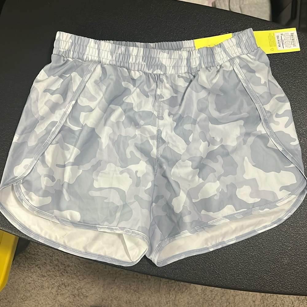 NWT All in Motion Girls XL Camo Running Shorts